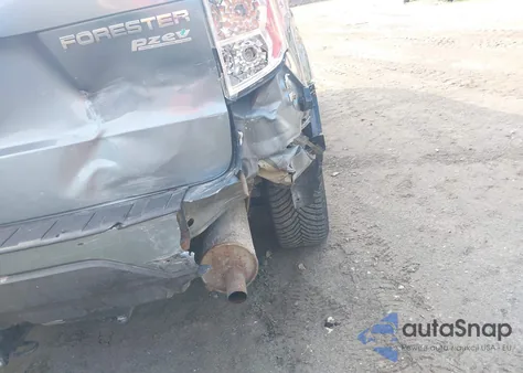 2010 Subaru Forester 2.5X Premium z USA, uszkodzony, nr VIN JF2SH6CC3AH737496